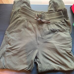 lululemon athletica Ready to Rulu Cropped jogger size 2 smoked spruce